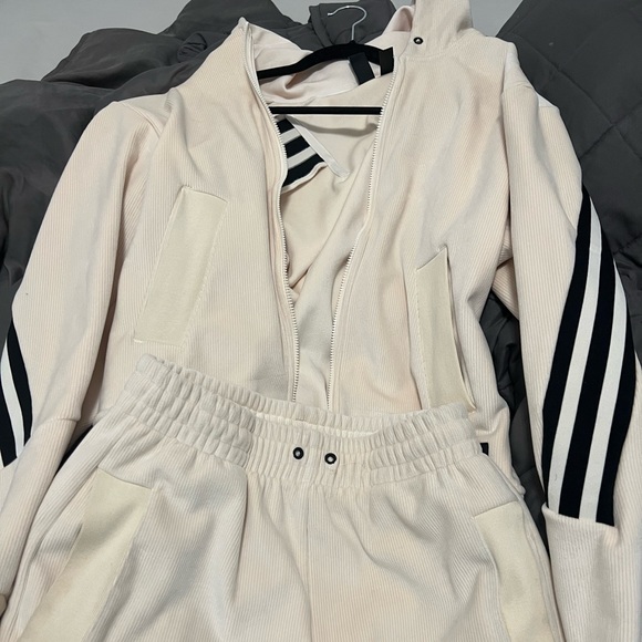 ADIDAS SPORTSWEAR FUTURE ICONS TRACKSUIT - Picture 1 of 5